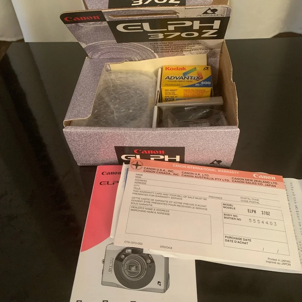 NEVER USED CANON ELPH 370Z vintage film camera FOR A COLLECTOR